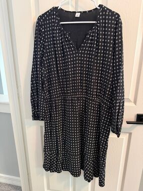 Old Navy Black Long-Sleeve V-Neck Dress with White Dot Print